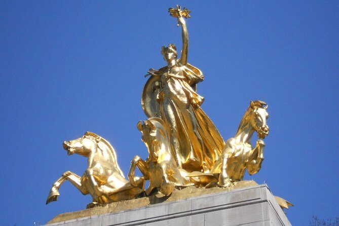 New York Lower Central Park Scavenger Hunt Adventure - Stop 4: Columbus Circle again, plus the city-park contrast